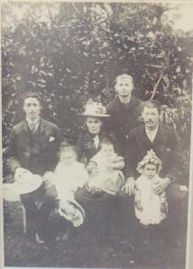 Jack and Annie (Smith) Payne with their first three daughters and a couple of photobombers, c1893